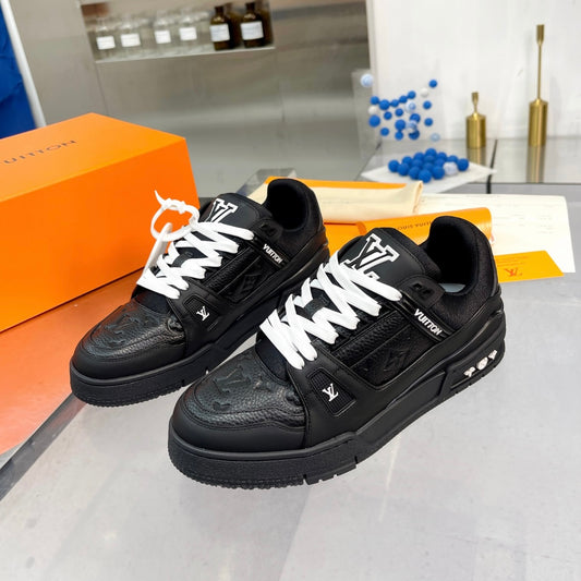 (Black) LV trainers